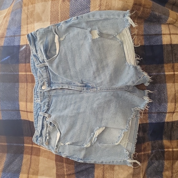 No Boundaries Cut off Jean Shorts 17 Stretchy Distressed - Picture 2 of 5